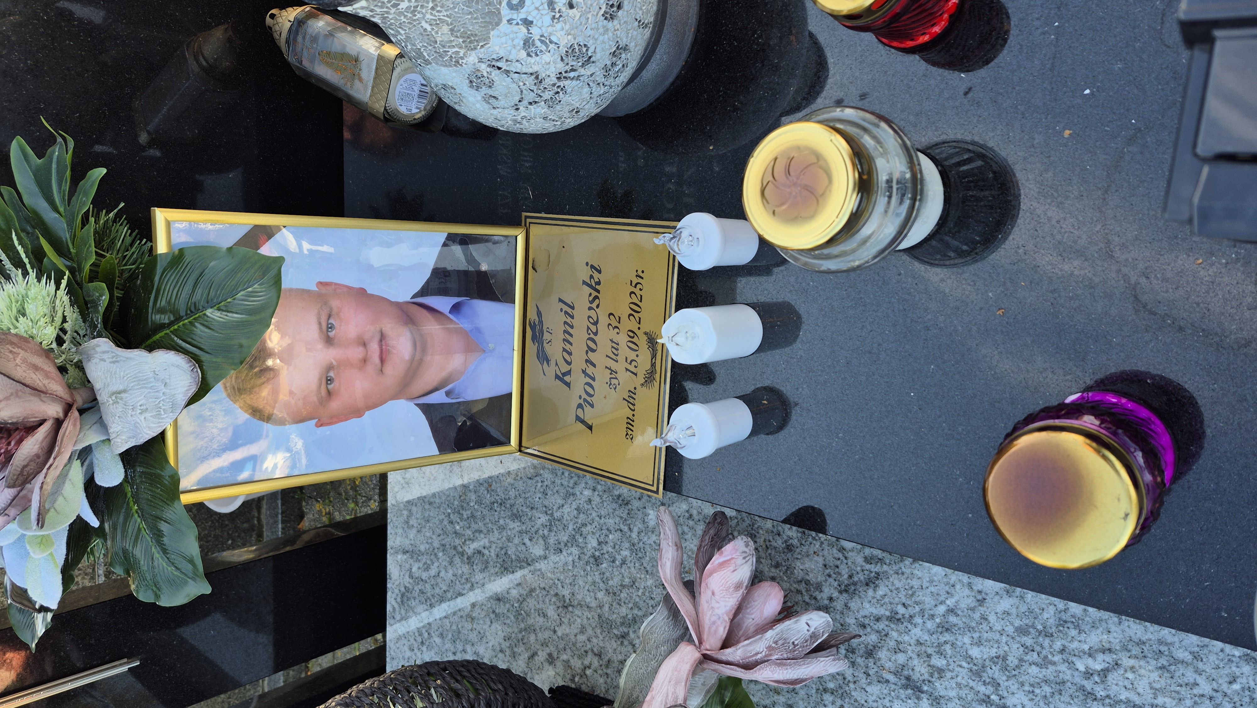 Grób Kamil Piotrowski